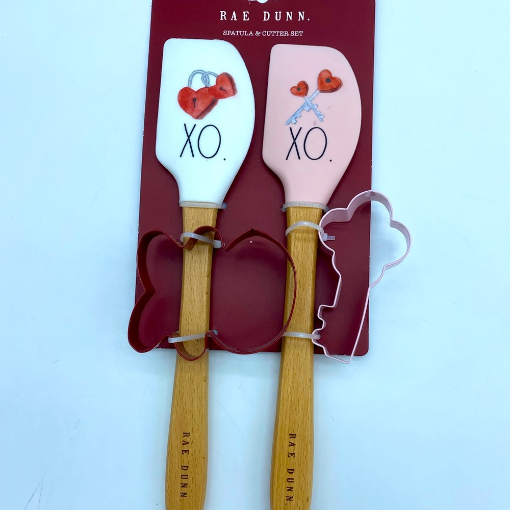 Rae Dunn Spatula & Cookie cutter set